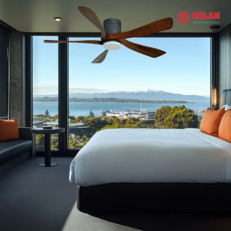 quat-tran-5-canh-co-den-cho-phong-ngu